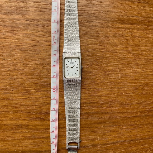 SEIKO Vintage Silver Tone Ladies Watch - Picture 5 of 5